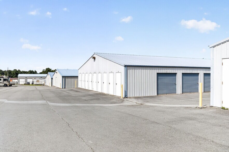 More Photos Of 110 Woodlands Cir, Crossville Self Storage For Sale