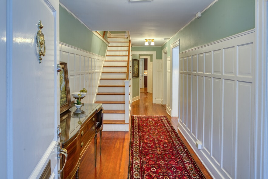More Photos Of 14 E Taylor St, Savannah Specialty For Sale