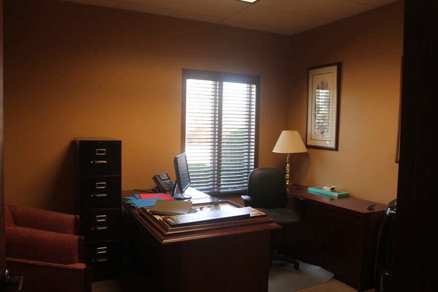 More Photos Of 1401 Financial Park, Carbondale Office For Sale