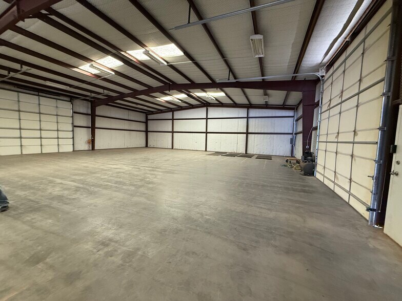 More Photos Of 2303 Private Road 7340 rd, Lubbock Warehouse For Lease