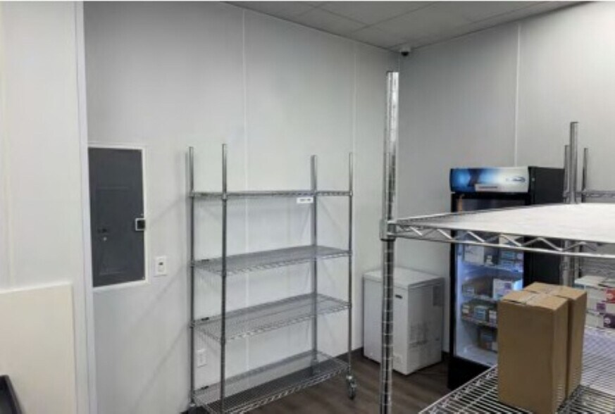 More Photos Of 1901 S Mission St, Mount Pleasant General Retail For Lease