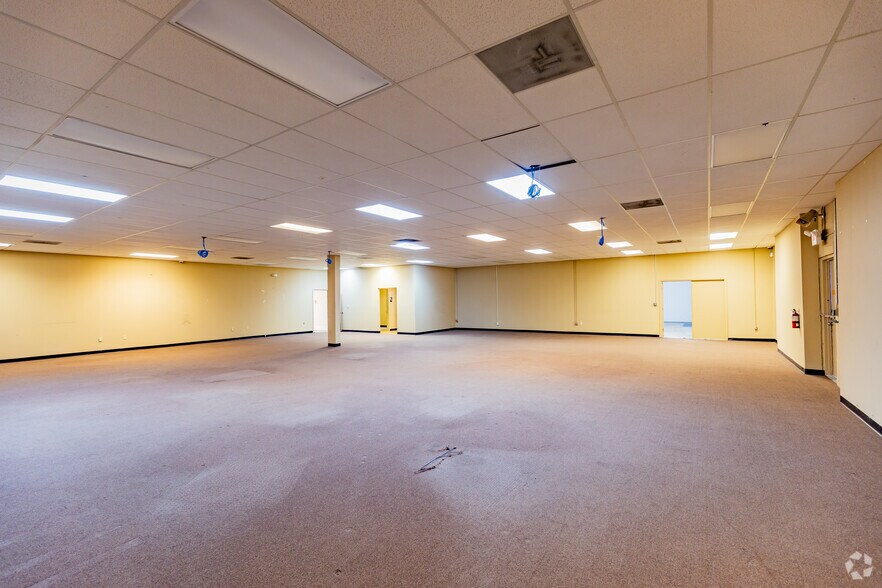 More Photos Of 5101 NW 21st Ave, Fort Lauderdale Light Distribution For Lease