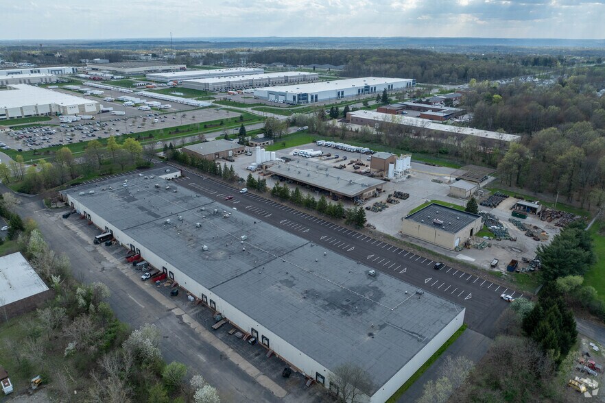 More Photos Of 2057 E Aurora Rd, Twinsburg Warehouse For Lease