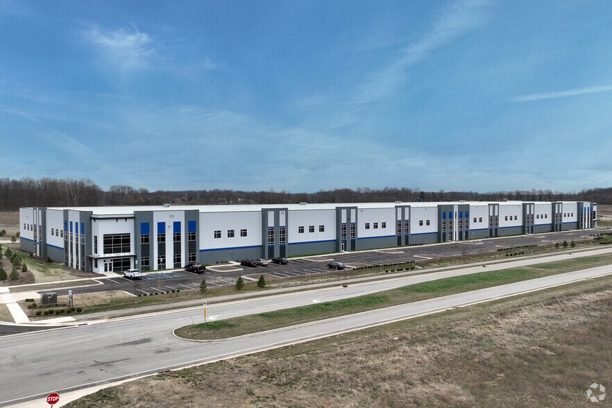 More Photos Of 20220 Fenside Crossing, Westfield Distribution For Lease