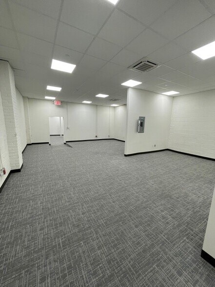 More Photos Of 43-19-43-23 Bell Blvd, Bayside Storefront For Lease