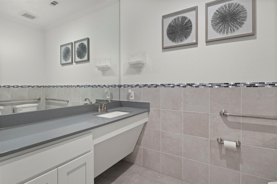 More Photos Of 2681 MacArthur Blvd, Lewisville Office For Sale