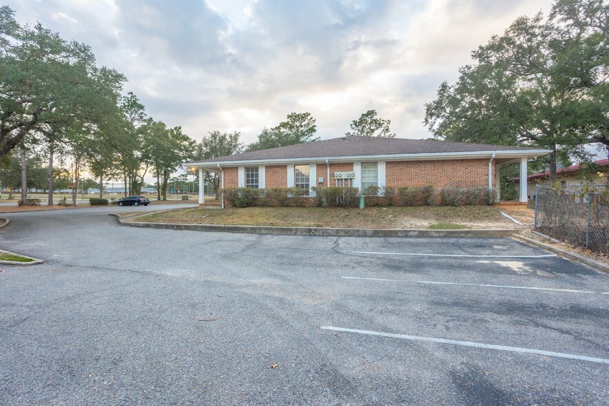 More Photos Of 8800 University Pky, Pensacola Medical For Sale