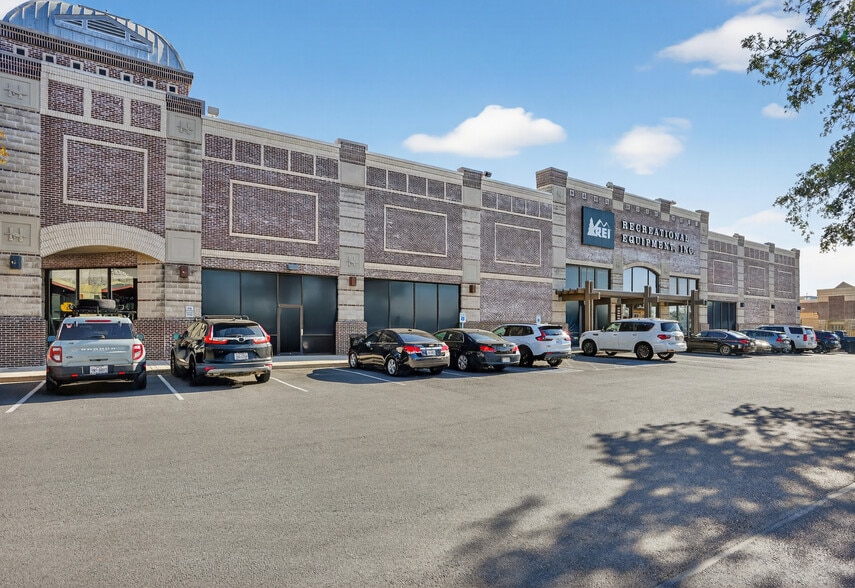 More Photos Of 11745 W IH-10, San Antonio General Retail For Lease