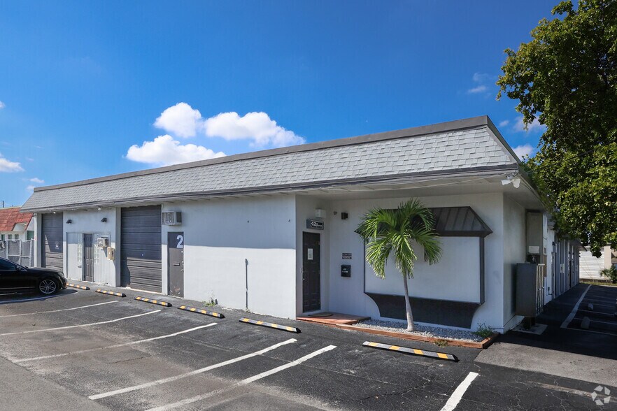 Primary Photo Of 548 NE 42nd St, Oakland Park Warehouse For Lease