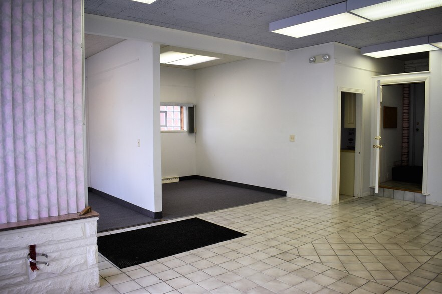 More Photos Of 5576 Mayfield Rd, Cleveland Freestanding For Sale