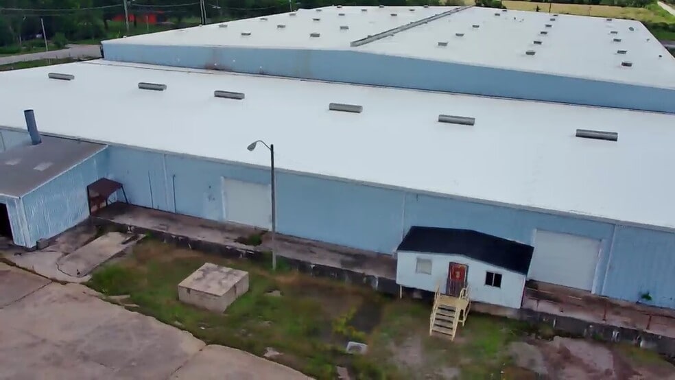Primary Photo Of 400 N Harvey St, Seminole Manufacturing For Lease