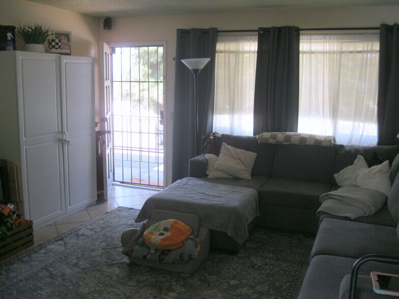 More Photos Of 173 W Cascade Dr, Rialto Manufactured Housing Mobile Home Park For Sale