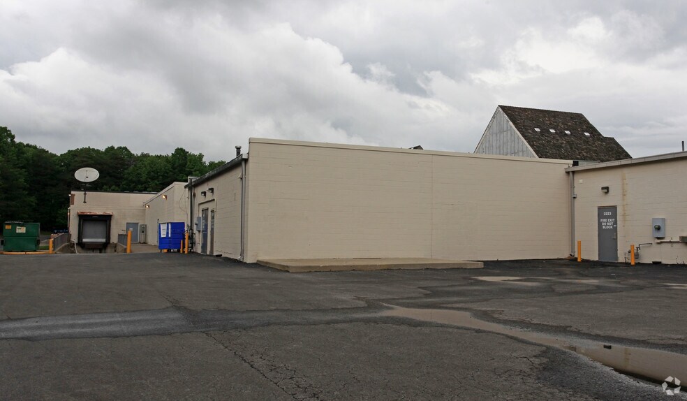 More Photos Of 2201-2253 Old Bridge Rd, Woodbridge Unknown For Lease