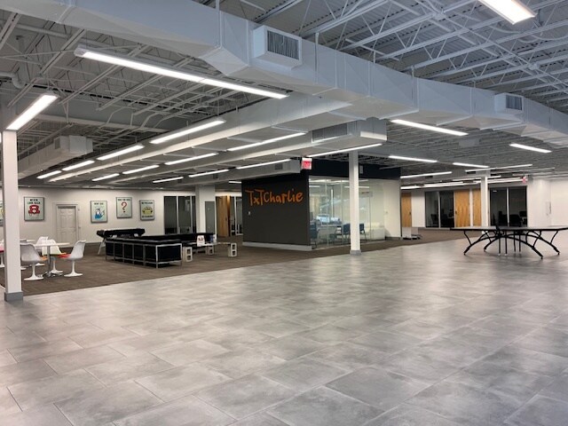 More Photos Of 300 Oakwood Ln, Hollywood Flex For Sale