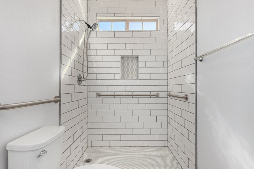 More Photos Of 10838 W San Juan Ave, Phoenix Healthcare For Sale