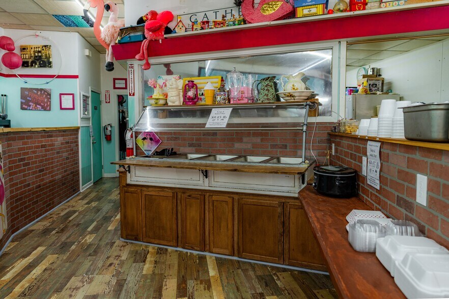 More Photos Of 105 N Main St, Hallettsville Restaurant For Sale
