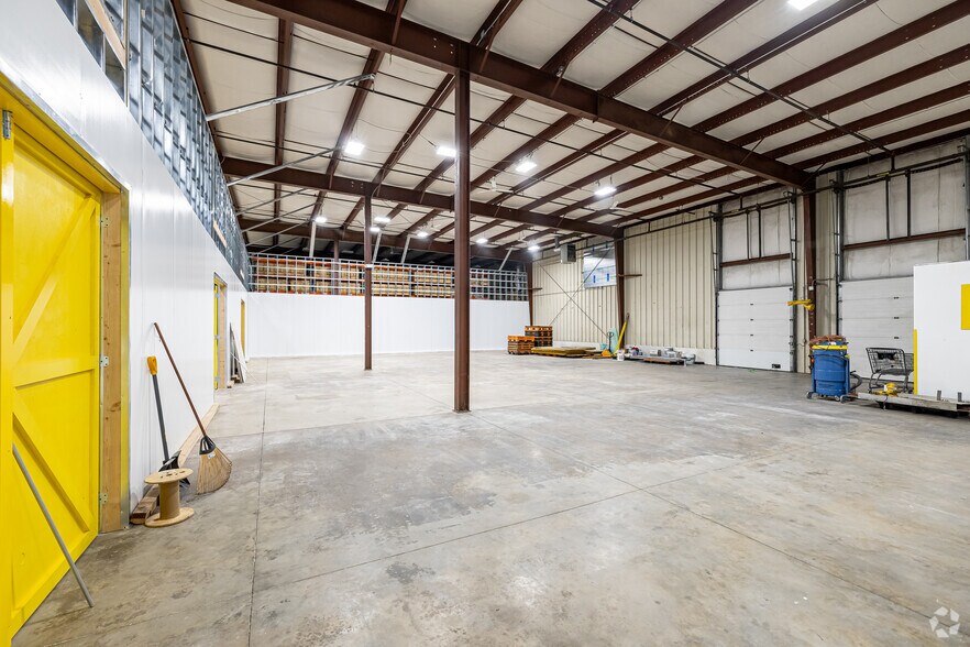 More Photos Of 299 Industrial Ln, Torrington Distribution For Lease