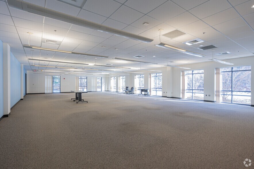 More Photos Of 71 Frankland Rd, Hopkinton Manufacturing For Lease