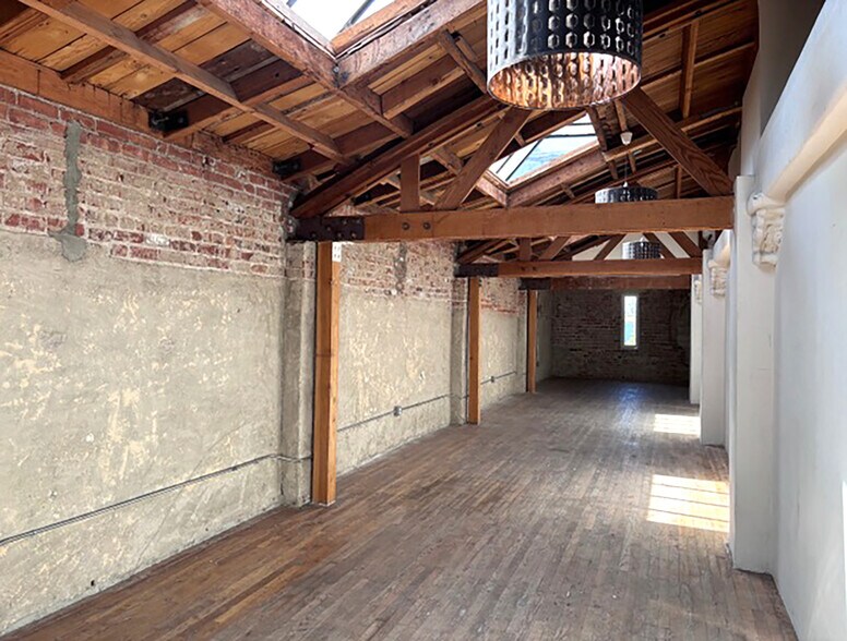 More Photos Of 2523-2525 W Washington Blvd, Los Angeles Storefront Retail Office For Sale