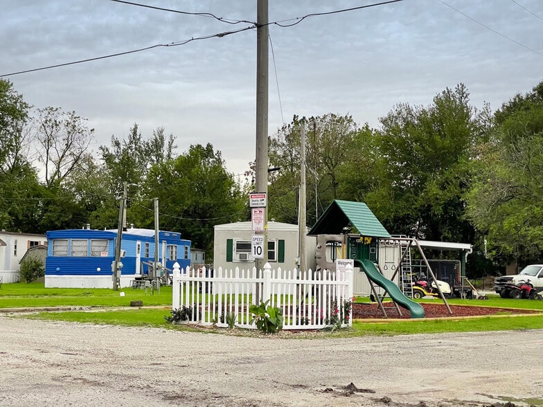 More Photos Of Fairview Trailer Court park, Taylorville Manufactured Housing Mobile Home Park For Sale