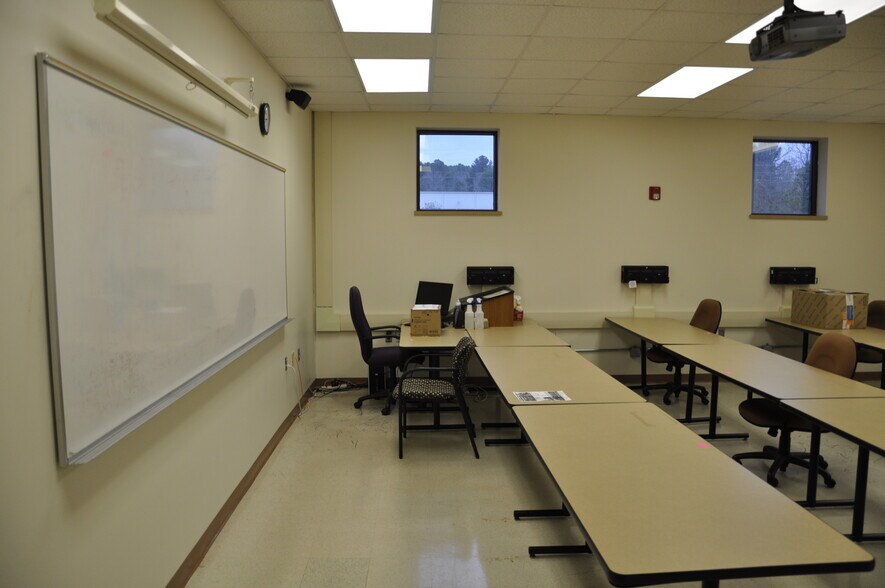 More Photos Of 5910 Clyde Rhyne Dr, Sanford Office For Sale