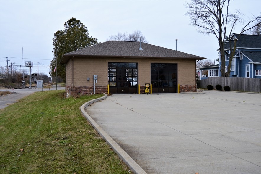 More Photos Of 600 N Main St, Baltimore Auto Repair For Sale