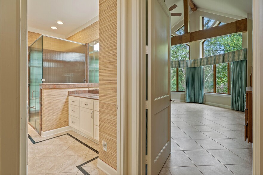 More Photos Of 16621 Hereford Dr, Tomball Flex For Sale