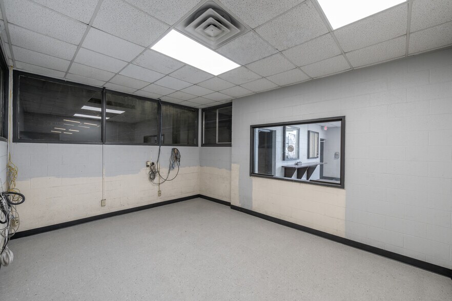 More Photos Of 3404 Clifford Ln, Jacksonville Truck Terminal For Lease