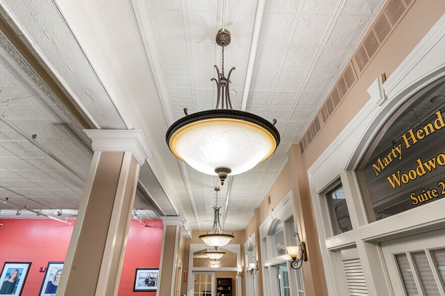 More Photos Of 222 Pearl St, New Albany Office Residential For Lease