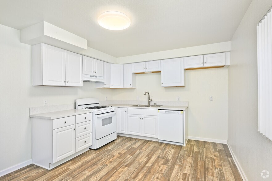 More Photos Of 755 E Virginia Way, Barstow Apartments For Sale