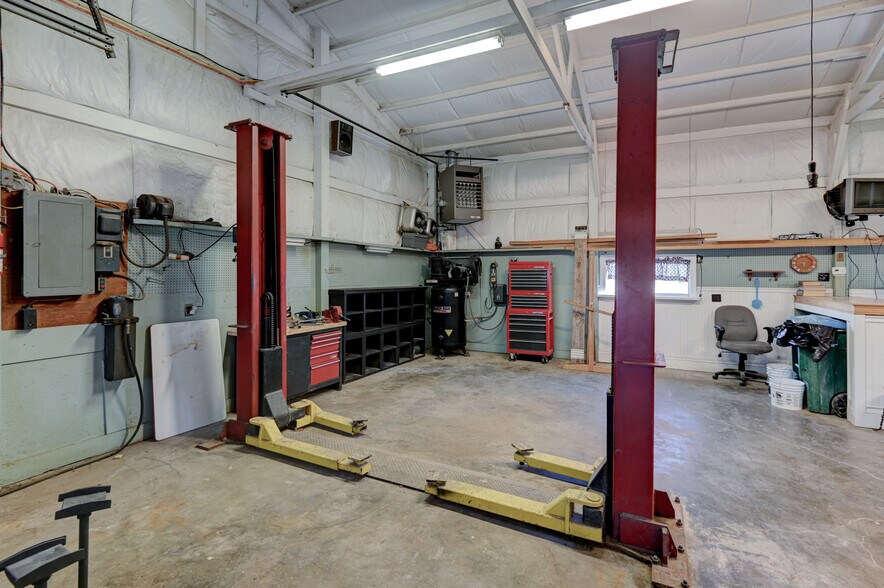 More Photos Of 355 Trackside Dr, Peculiar Warehouse For Sale