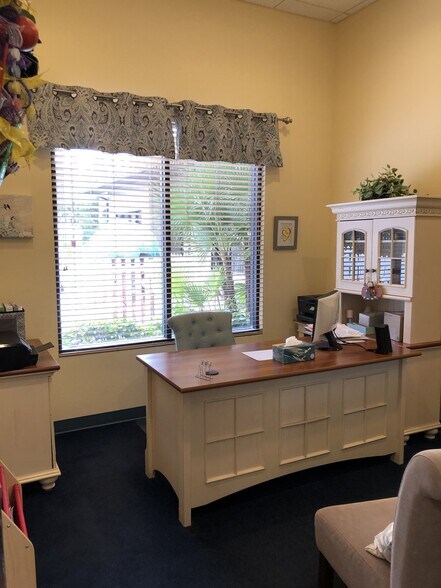 More Photos Of 2535 Northbrooke Plaza Dr, Naples Medical For Sale