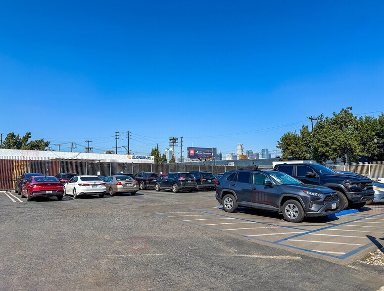 More Photos Of 1207 E Washington Blvd, Los Angeles Showroom For Lease
