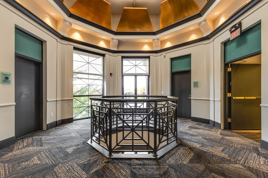 More Photos Of 1612 Westgate Cir, Brentwood Office For Lease