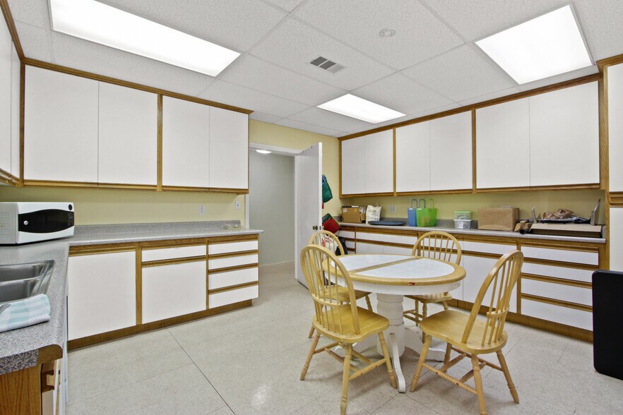 More Photos Of 6575 Crescent Ave, Buena Park Schools For Lease