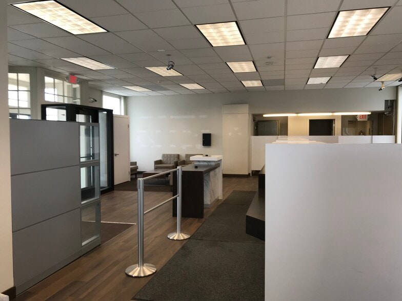 More Photos Of 23700 Goddard Rd, Taylor Bank For Lease