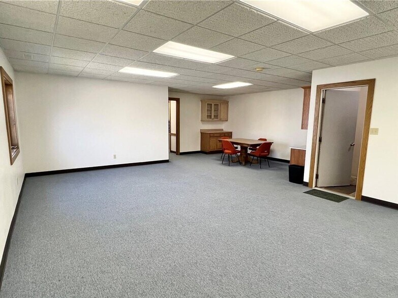 More Photos Of 219 W 11th St N, Newton Office For Sale