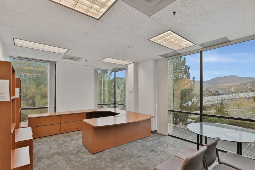 More Photos Of 13800 Balboa Blvd, Sylmar Office For Lease