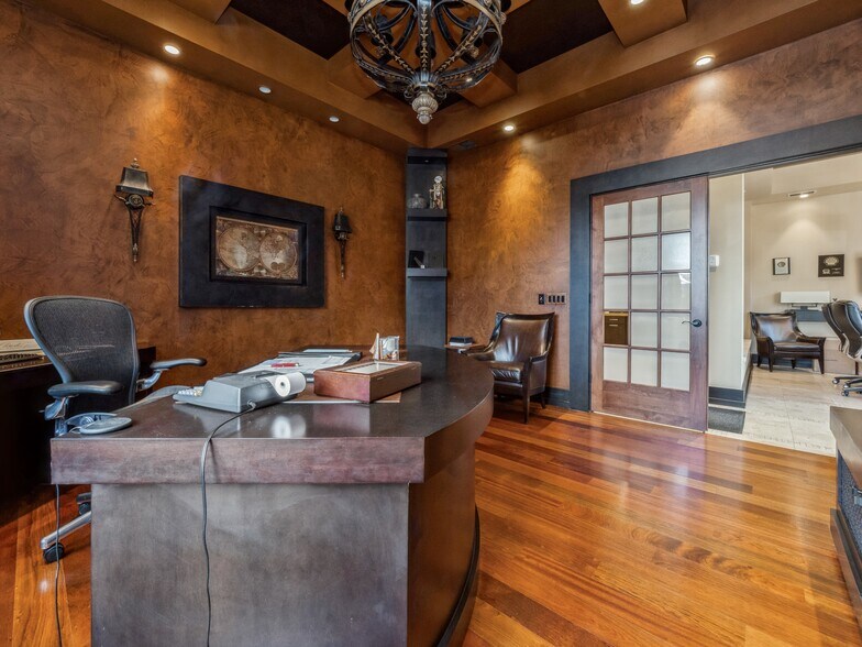 More Photos Of 4650-52 Lawrence, Chicago Office For Sale