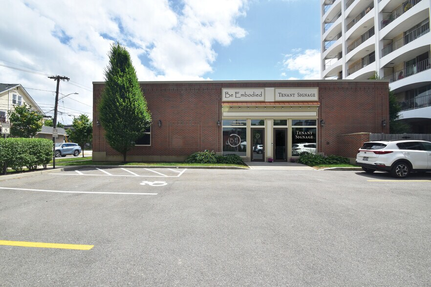 More Photos Of 5870 Main St, Williamsville Storefront Retail Office For Lease