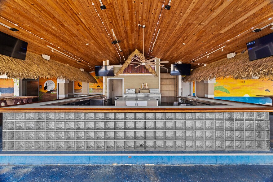 More Photos Of 2019 NE Jensen Beach Blvd, Jensen Beach Storefront Retail Office For Lease