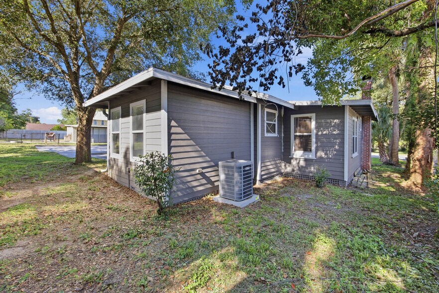 More Photos Of 527 NE 8th Ave, Ocala Office Residential For Sale