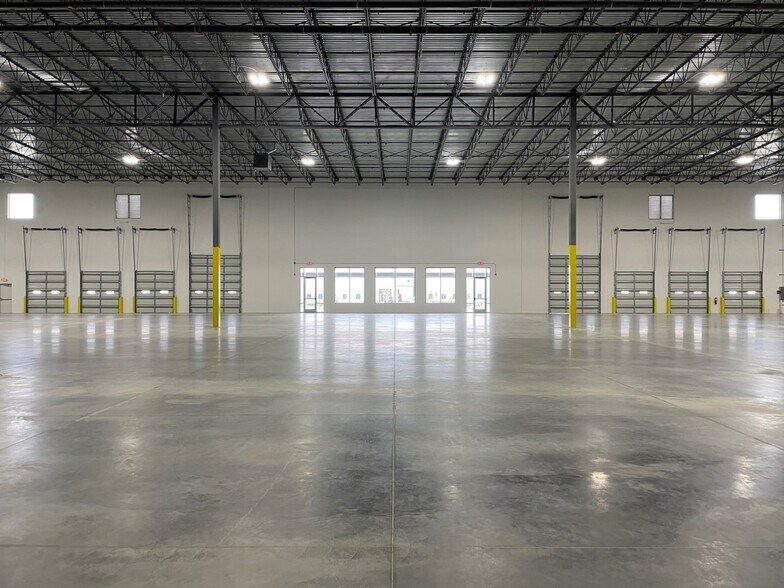 More Photos Of 7737 Cherokee Rd, Katy Distribution For Sale