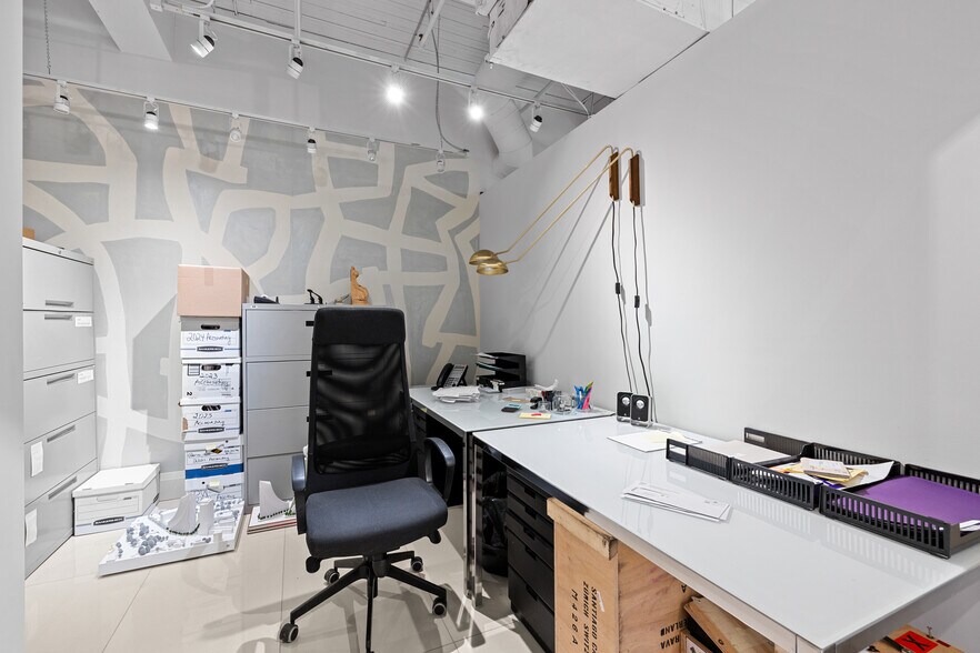 More Photos Of 326 Davenport Rd, Toronto Freestanding For Lease