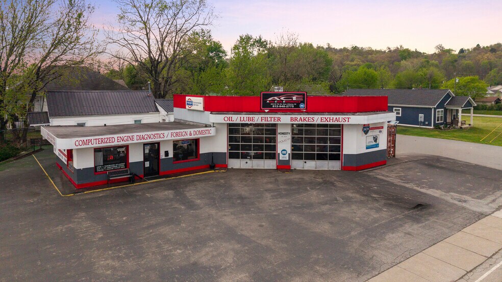 More Photos Of 833 W 7th St, New Albany Auto Repair For Sale