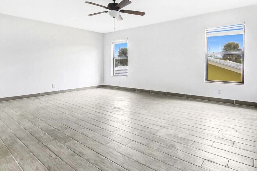 More Photos Of 2638 Lake Dr, Riviera Beach Apartments For Sale