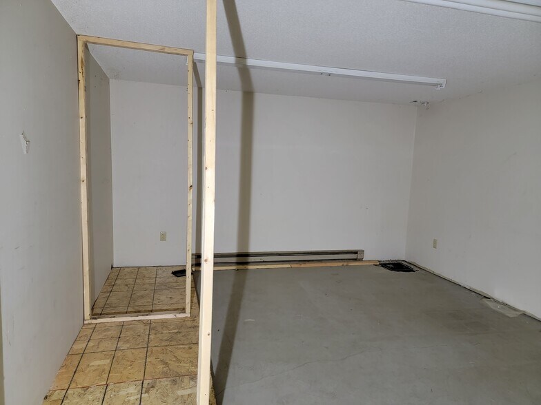More Photos Of 1575 Thomaston Ave, Waterbury Storefront For Lease