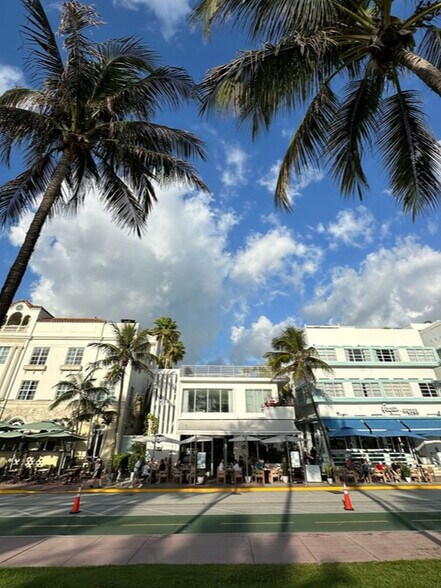 More Photos Of 1412 Ocean Dr, Miami Beach Restaurant For Lease