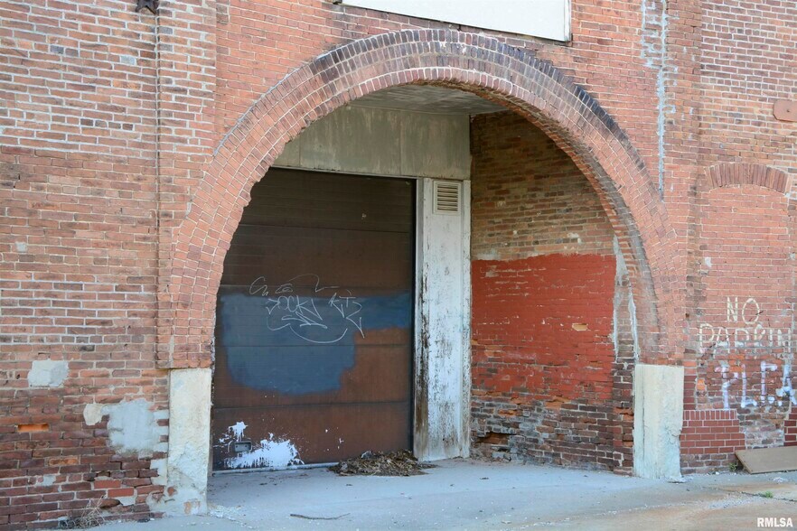 More Photos Of 119 W Carroll St, Macomb Office For Sale