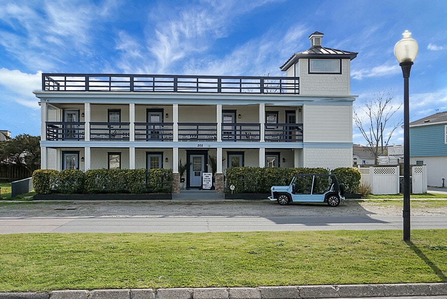 Primary Photo Of 205 Harper Ave, Carolina Beach Hotel For Sale
